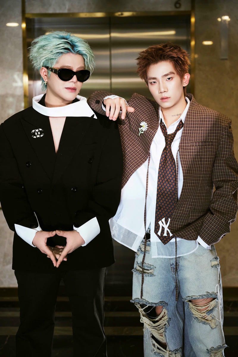 Hình nền Rhyder với ánh nhìn dịu dàng cuốn hút