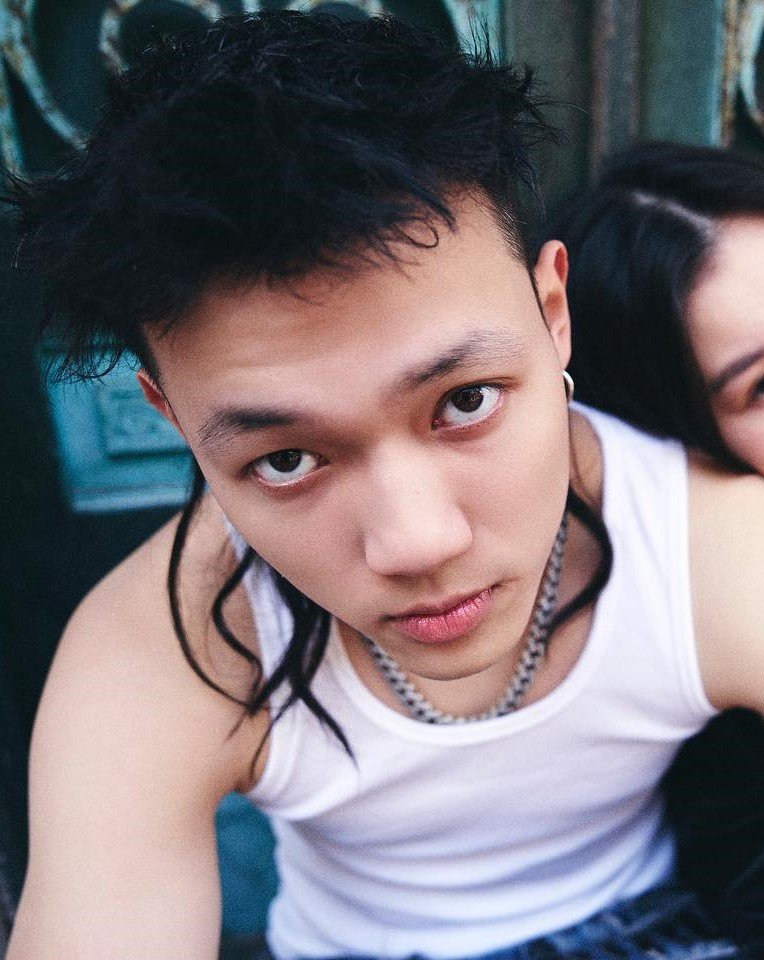 Hình nền Tage ghi lại thần thái mạnh mẽ