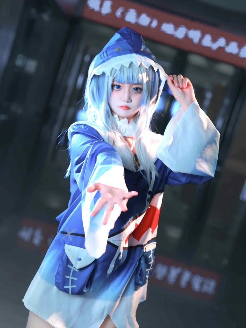 Hình tạo hình cosplay Gawr Gura phong cách dễ thương đầy cuốn hút