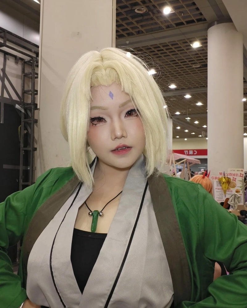 Hóa thân nhân vật tsunade với phong cách sắc sảo nổi bật