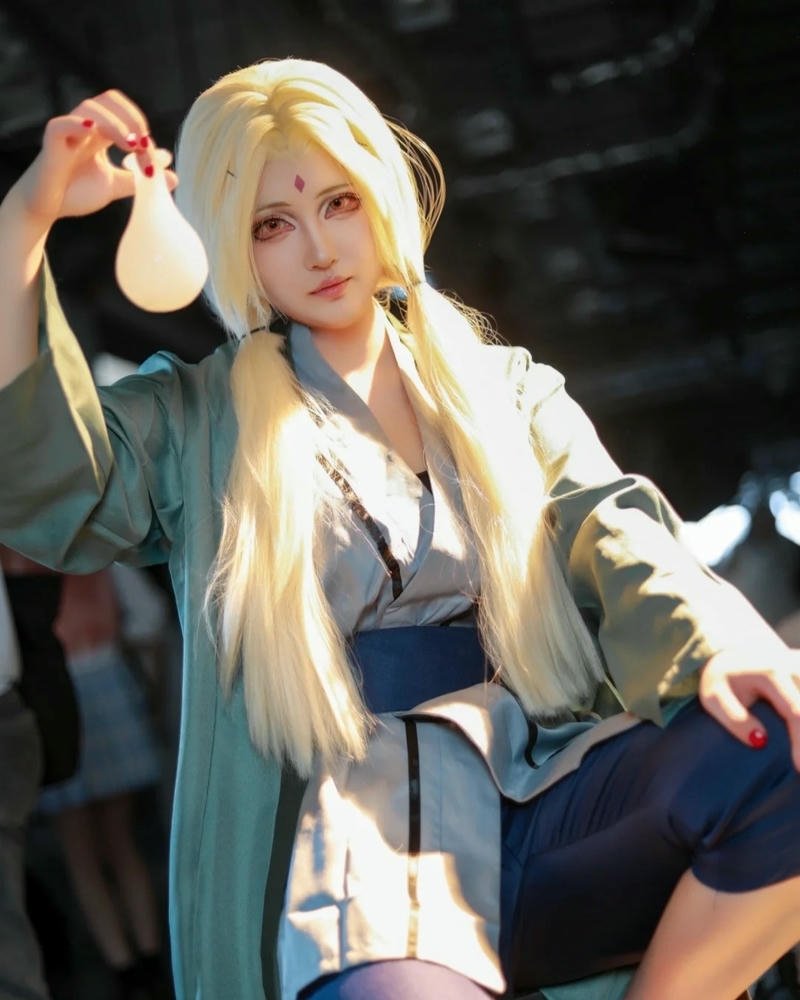 Hóa thân tsunade tạo hình nổi bật với nét đẹp trưởng thành