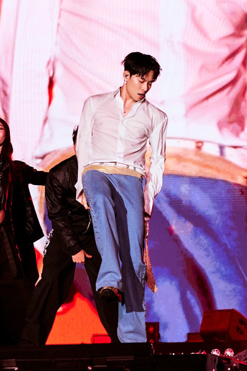 Khoảnh khắc ấn tượng khi HURRYKNG trình diễn live hình nền