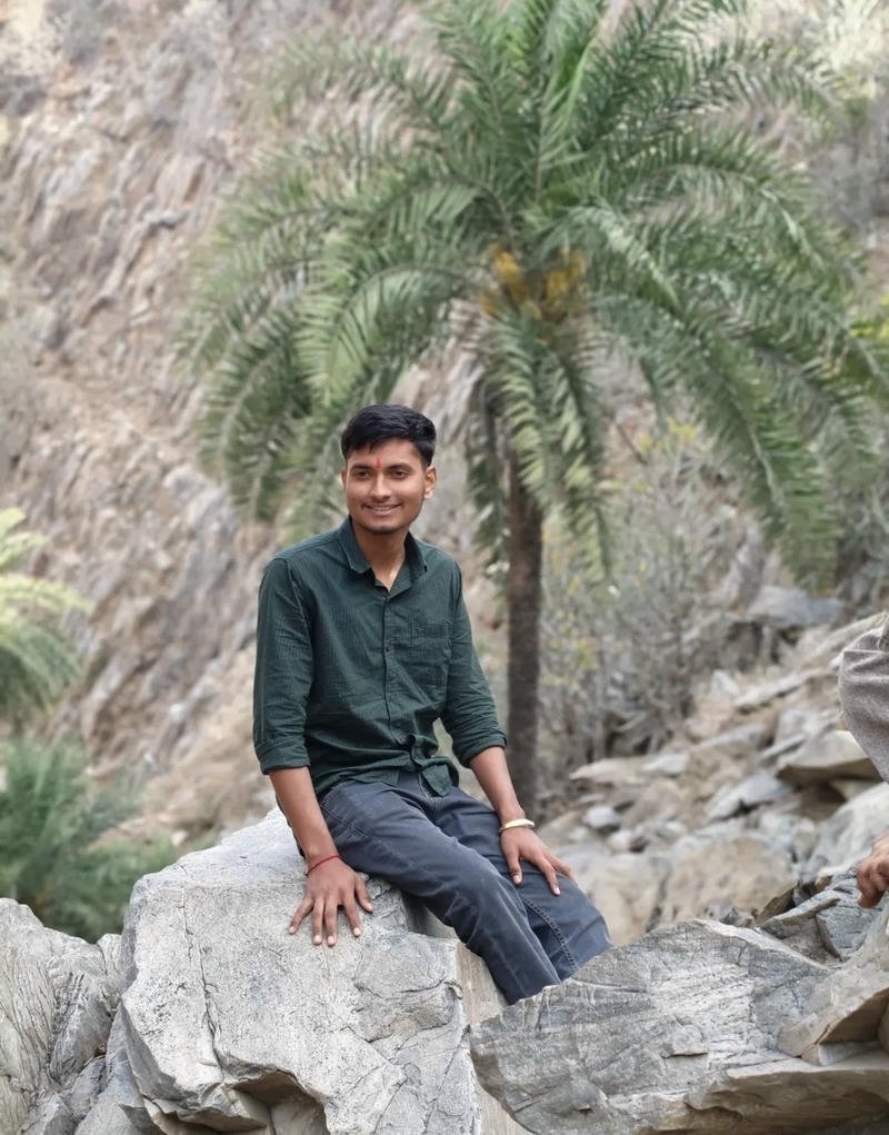 Khoảnh khắc cười tươi của chàng trai Ấn Độ