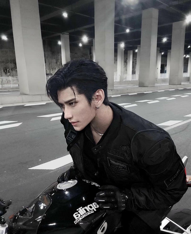 Khoảnh khắc đời thường của ảnh hot boy cuốn hút