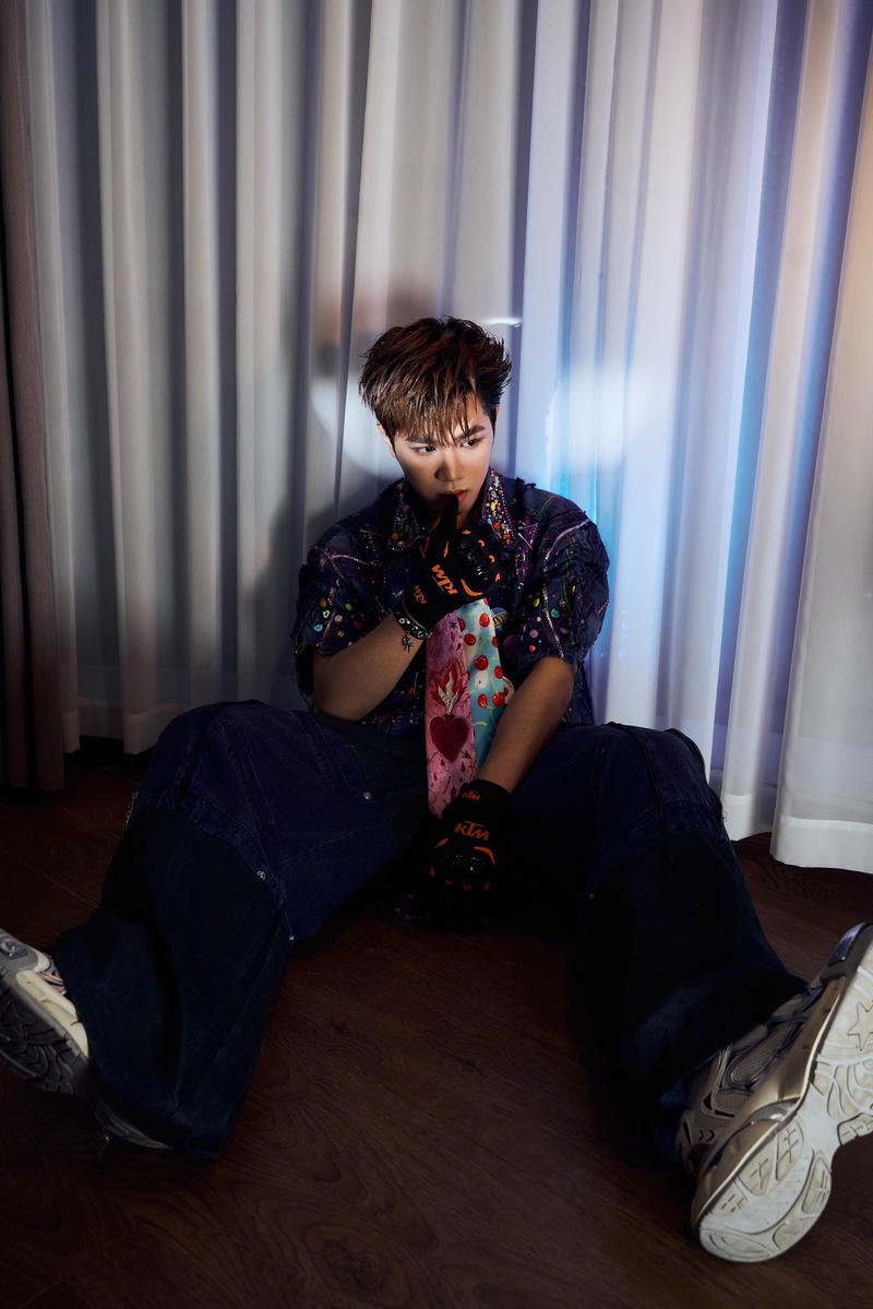 Khoảnh khắc đời thường đơn giản hợp nền Captain Boy