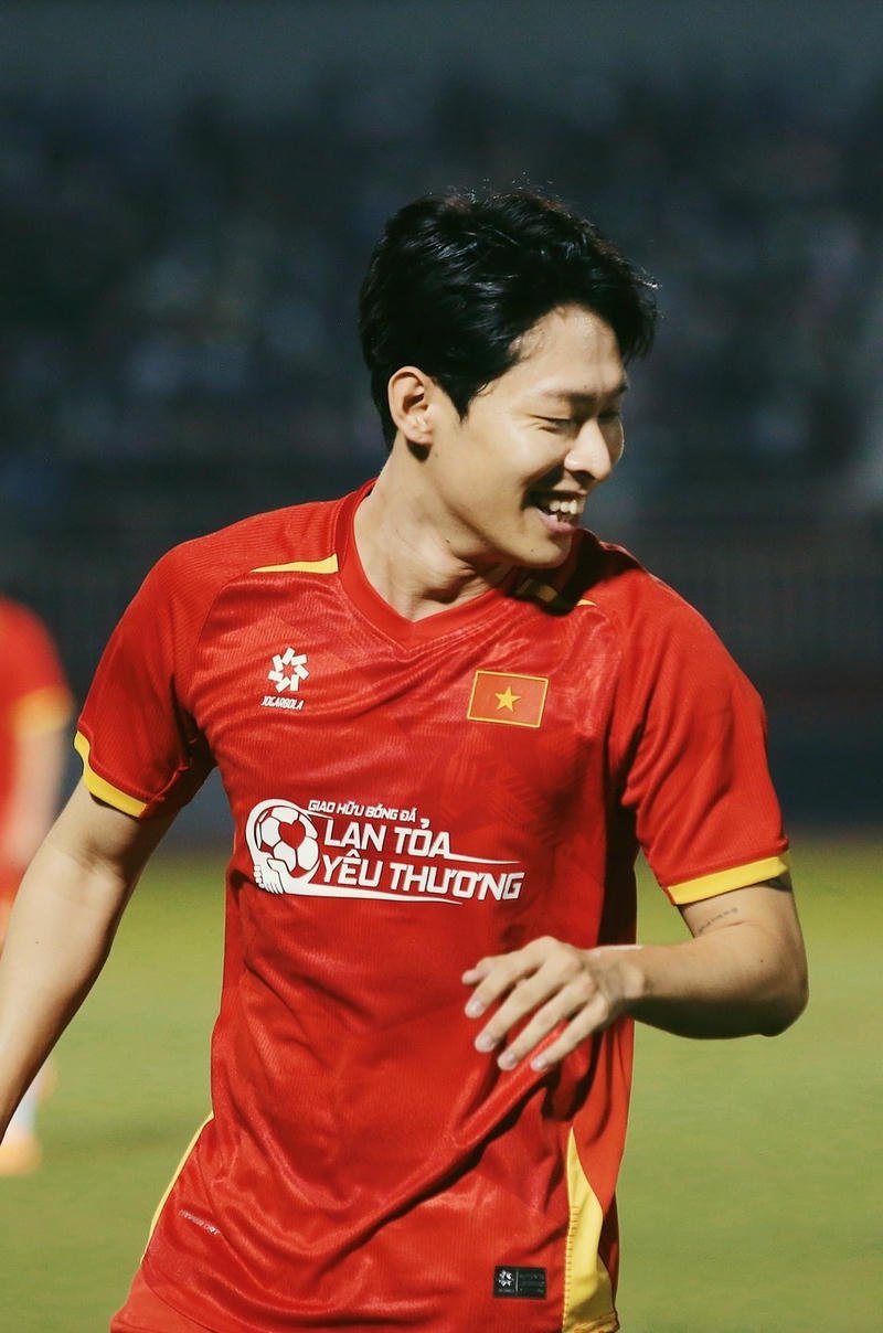 Khoảnh khắc đời thường giản dị của HURRYKNG cực chất