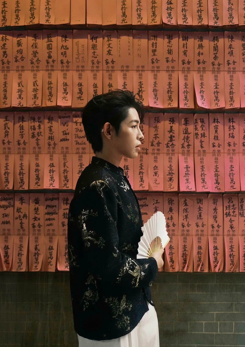 Khoảnh khắc đời thường nhẹ nhàng của Đức Phúc hợp nền