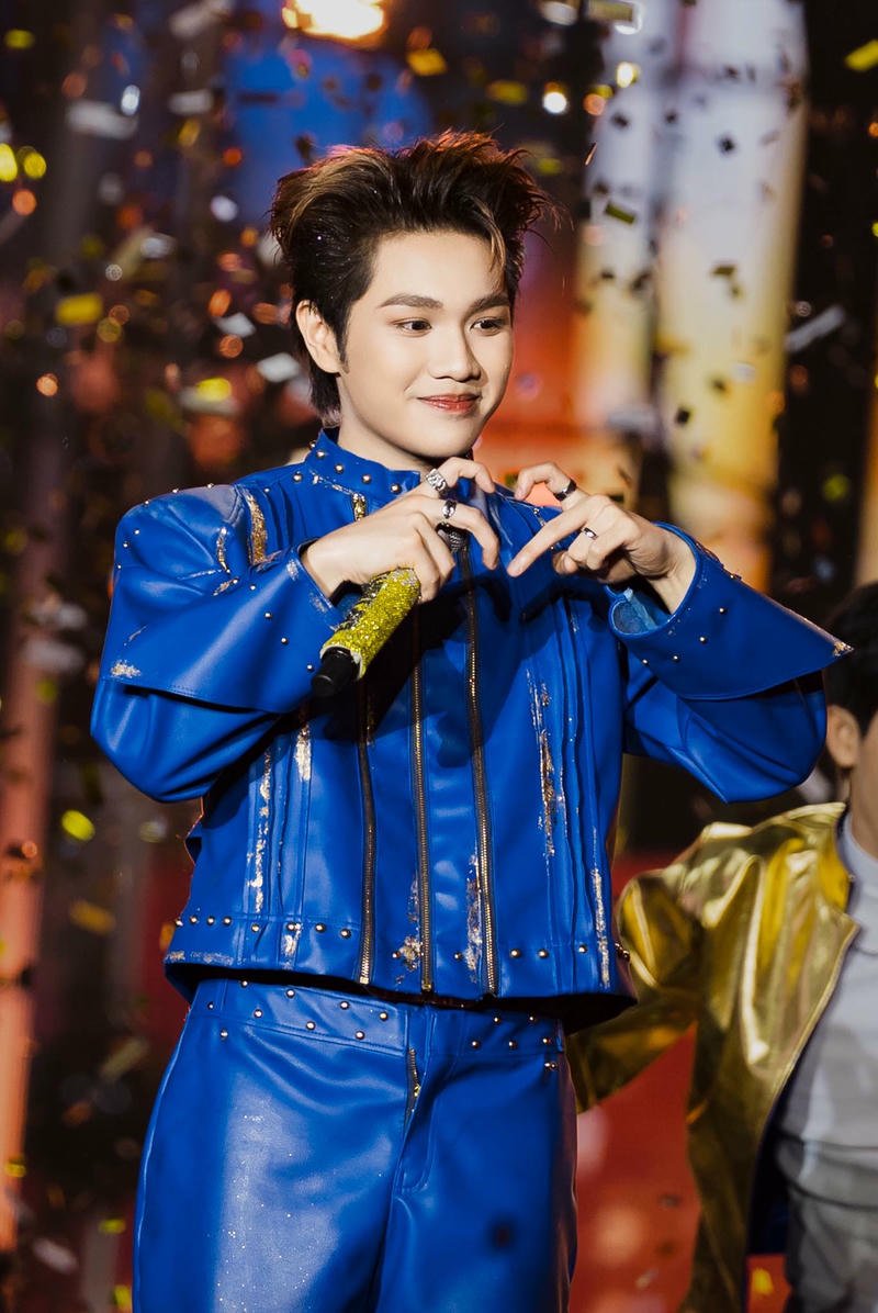 Khoảnh khắc đời thường nhẹ nhàng hợp nền Captain Boy