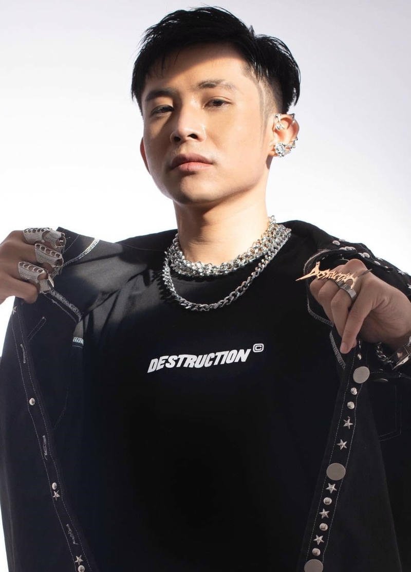 Khoảnh khắc ngẫu hứng dùng làm nền Ricky Star cá tính