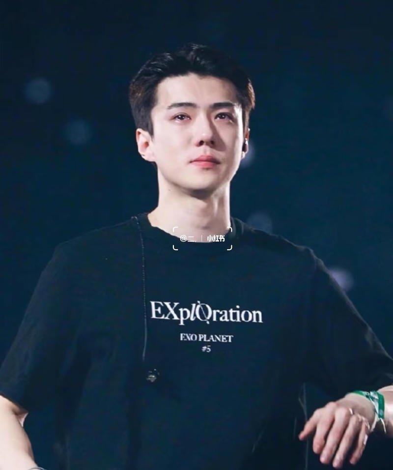 Khoảnh khắc nghẹn lòng con trai khóc nền điện thoại