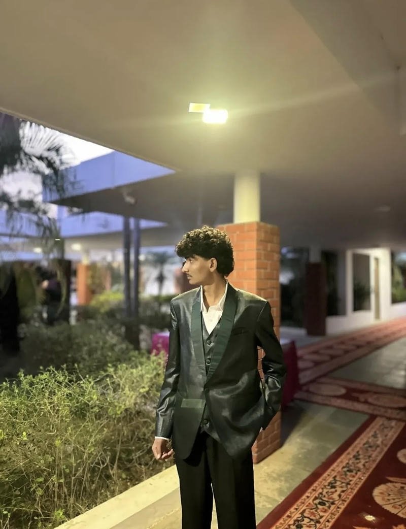 Khoảnh khắc tạo dáng cực chất ảnh trai ấn độ