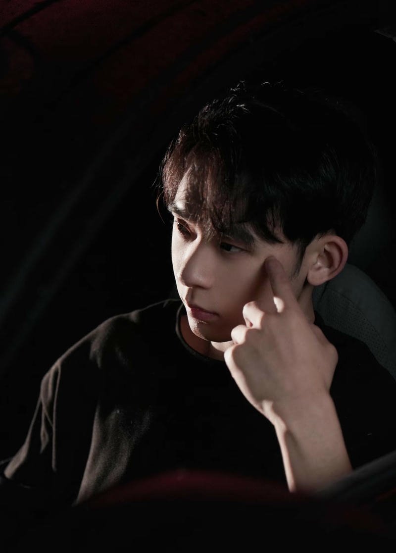 Khoảnh khắc tĩnh lặng nam buồn hợp nền