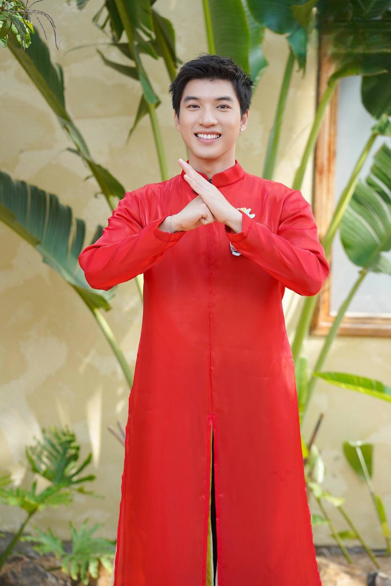 Khoảnh khắc tự nhiên của HIEUTHUHAI ngoài đời