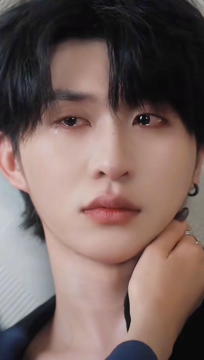 Khoảnh khắc xúc cảm con trai khóc ảnh đẹp