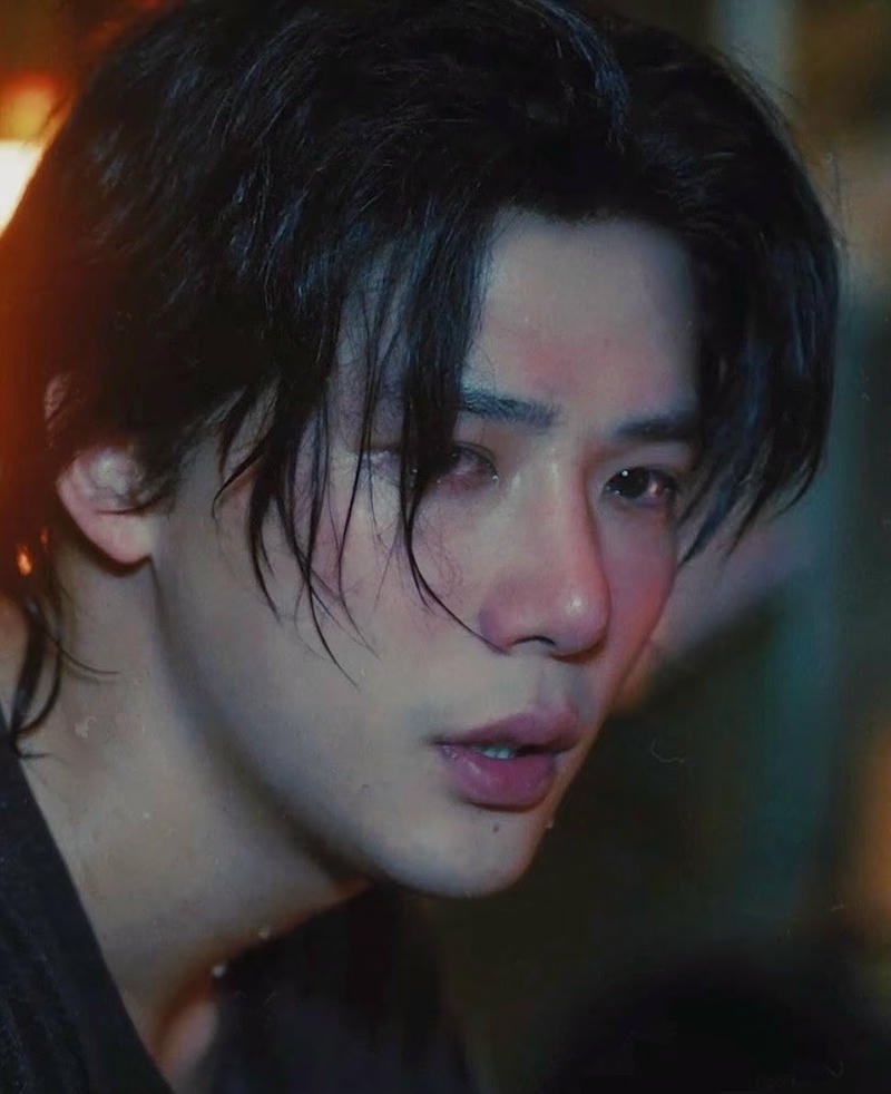 Khoảnh khắc xúc động trai đẹp khóc nền đẹp