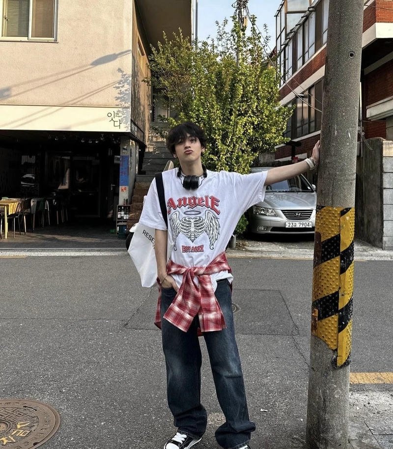 Khuôn mặt ưa nhìn của chàng trai tuổi K7