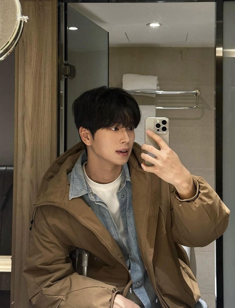 Ảnh trai Hàn Quốc ngầu tư thế cá tính