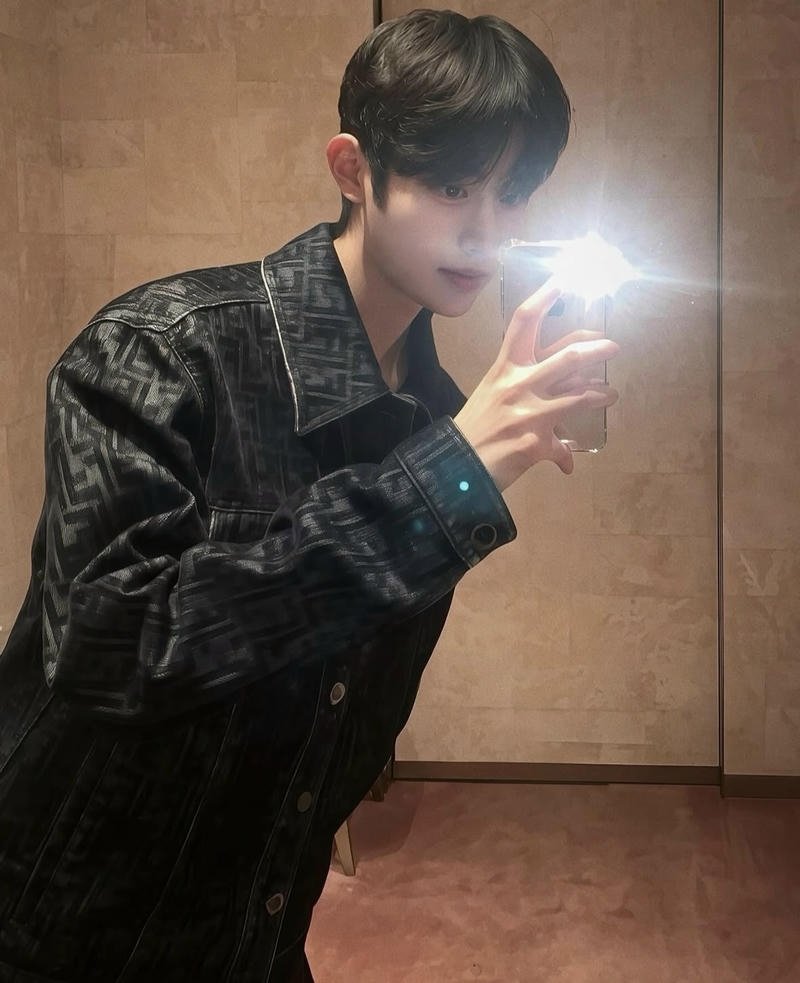 Trai đẹp Hàn Quốc dễ thương thần thái ấm áp