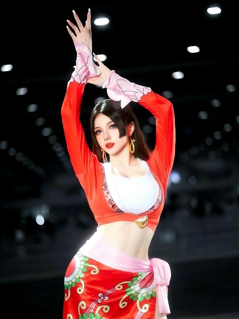 Mỹ nữ nhập vai Boa Hancock phong thái kiêu sa