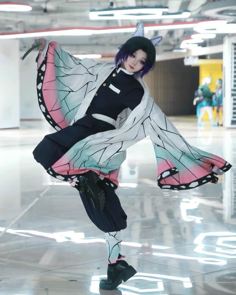 Mỹ nữ nhập vai Shinobu phong thái nhẹ nhàng