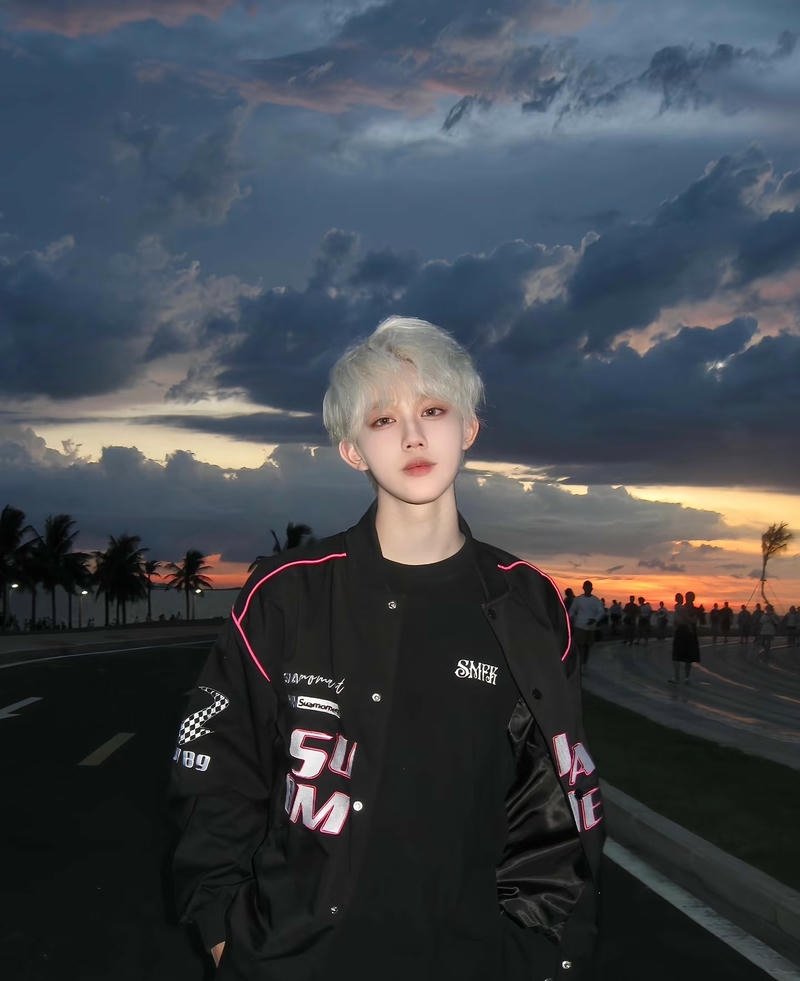 Nam sinh hot boy với phong cách đời thường