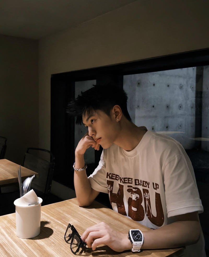 Nam thần Douyin ánh mắt lạnh phong cách cool ngầu