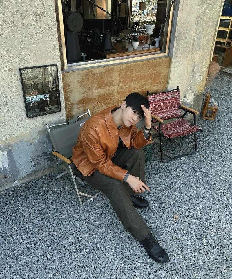 Nam thần Hàn Quốc ánh mắt sâu cuốn hút tự nhiên