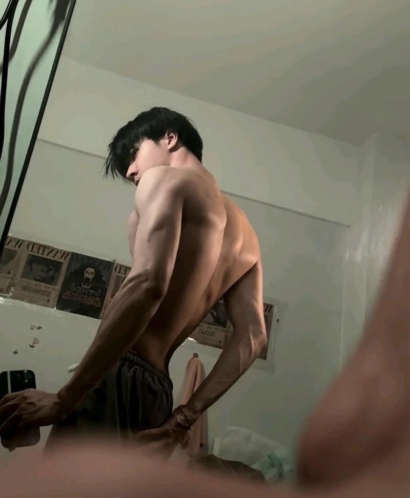 Hình ảnh trai đẹp Hàn Quốc 6 múi body săn chắc