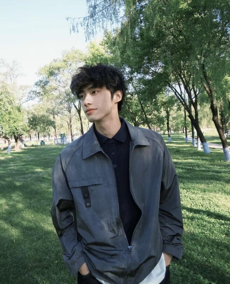 Nam thần Trung Quốc phong cách lãng tử làm hình nền