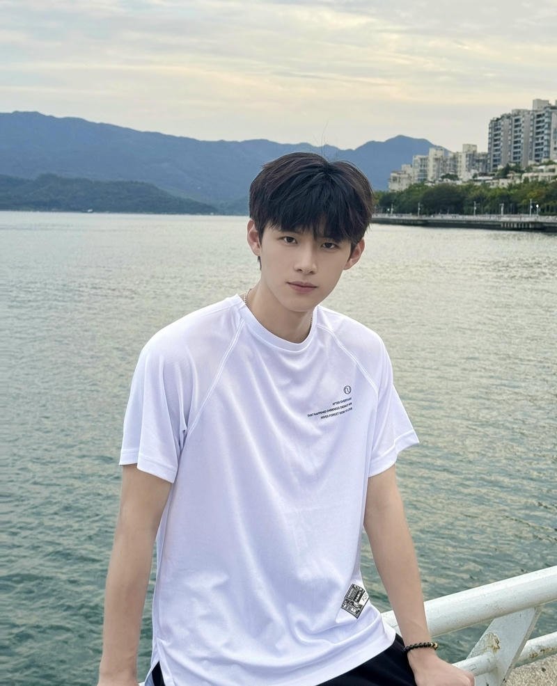 Nam thần Trung Quốc trẻ trung phù hợp làm avatar đẹp