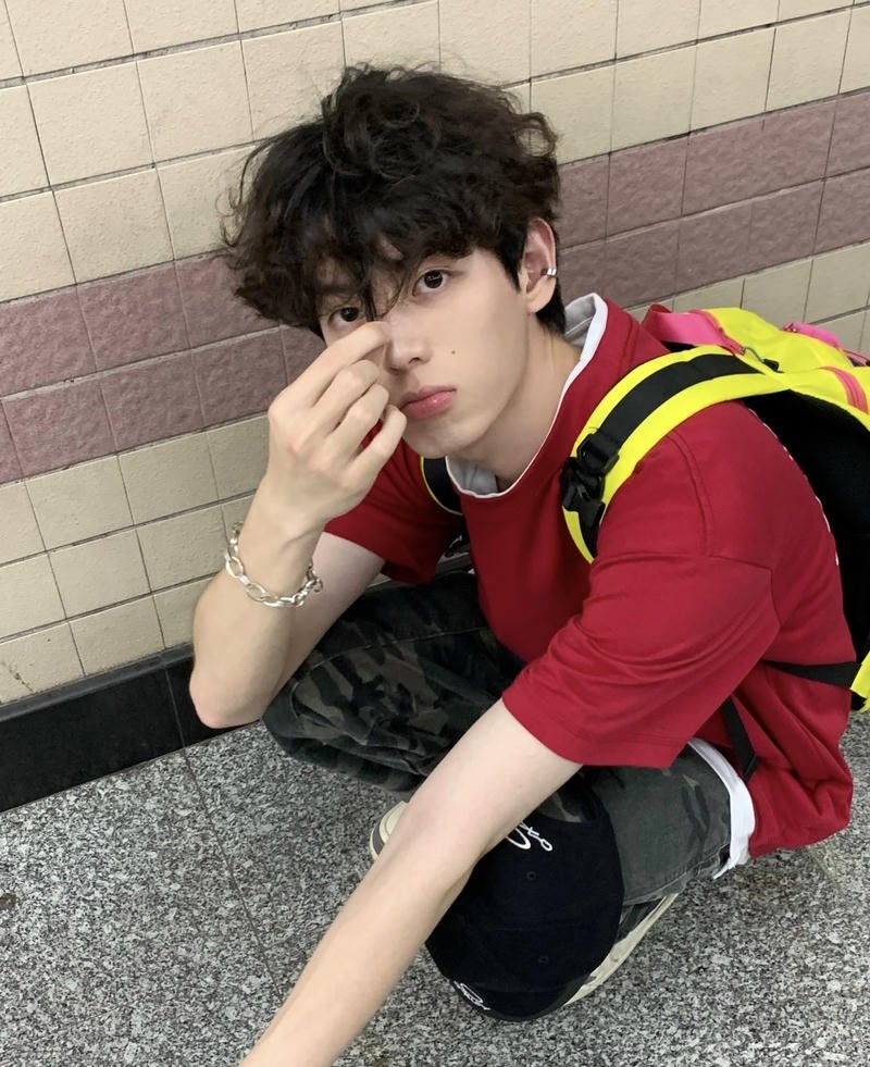 Nam thần mạng xã hội với ánh mắt cuốn hút ảnh trai Douyin