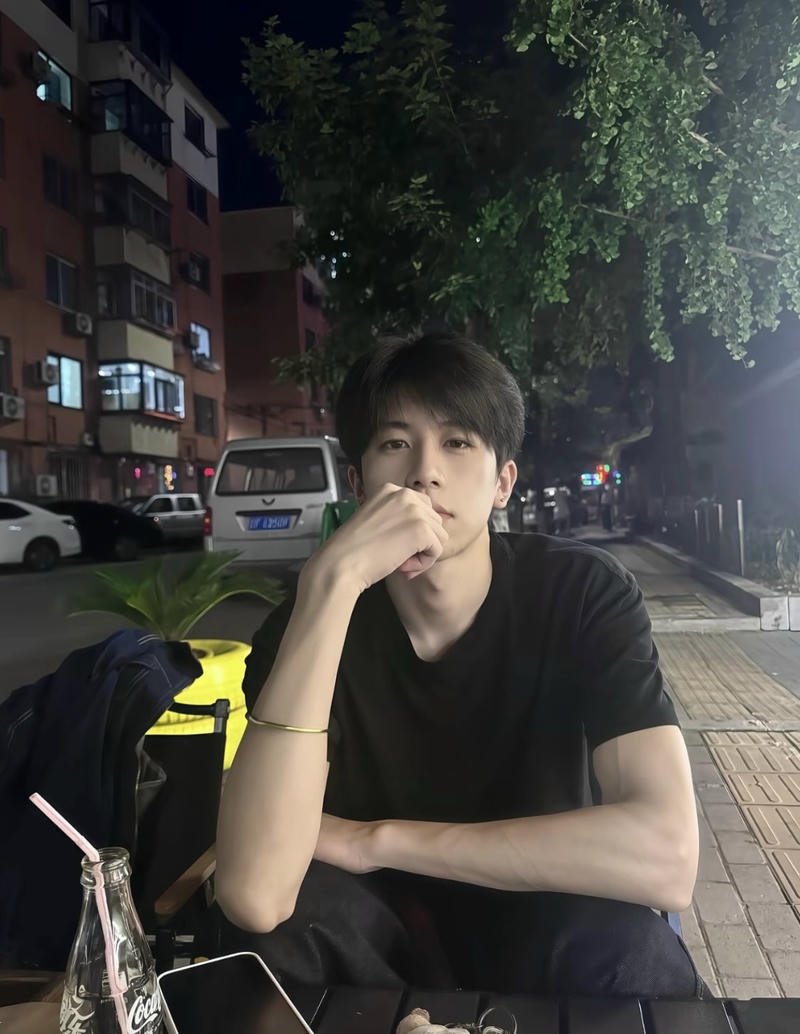 Hình ảnh trai đẹp Hàn Quốc dễ thương phong cách nhẹ nhàng