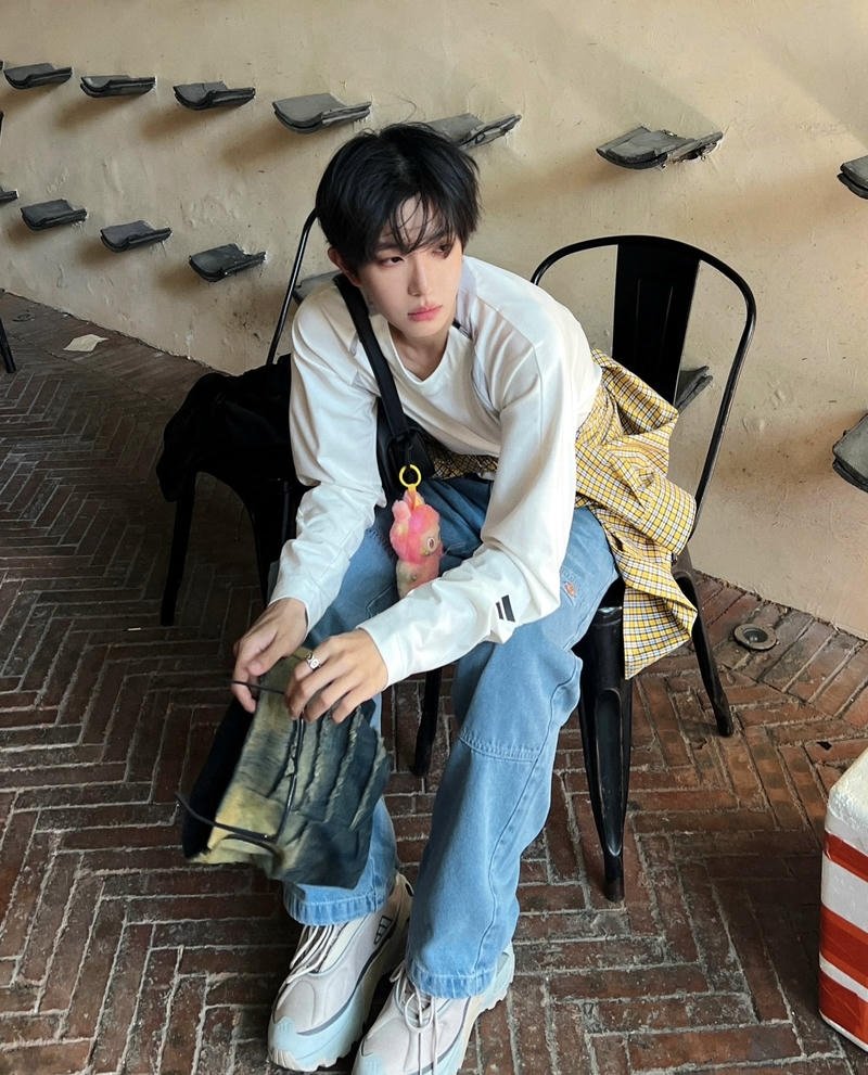 Nam thần tóc đen phong cách cool ngầu thu hút ánh nhìn