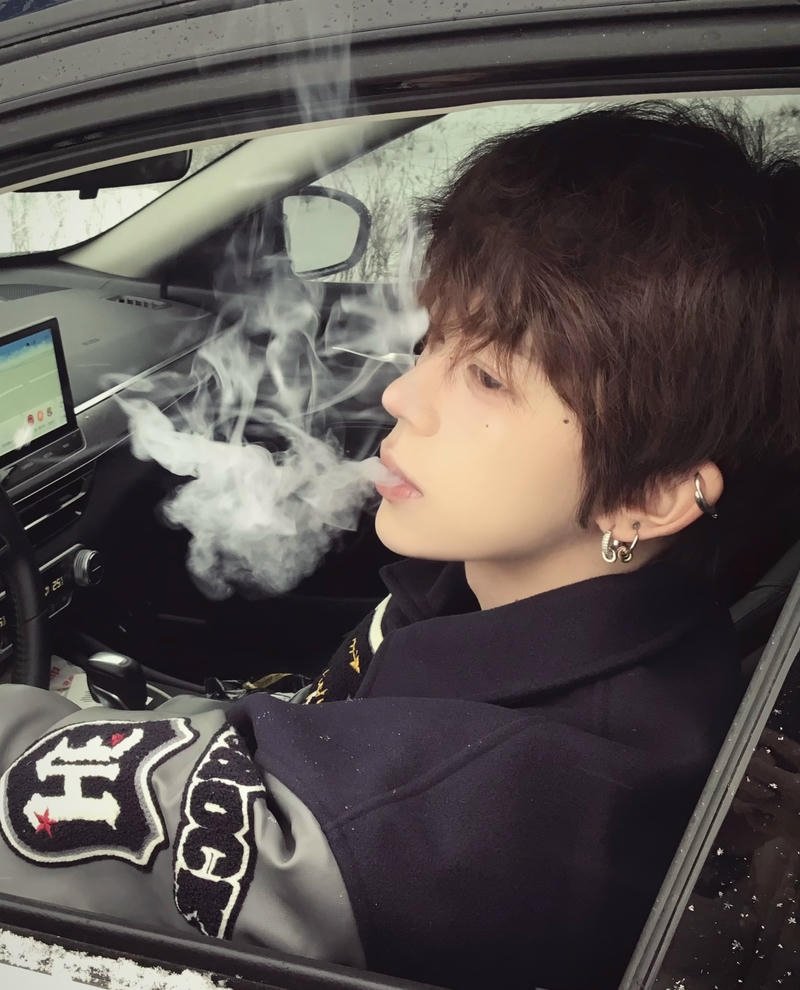 Nam thần trẻ Trung Hoa phong cách lãng tử nhẹ nhàng