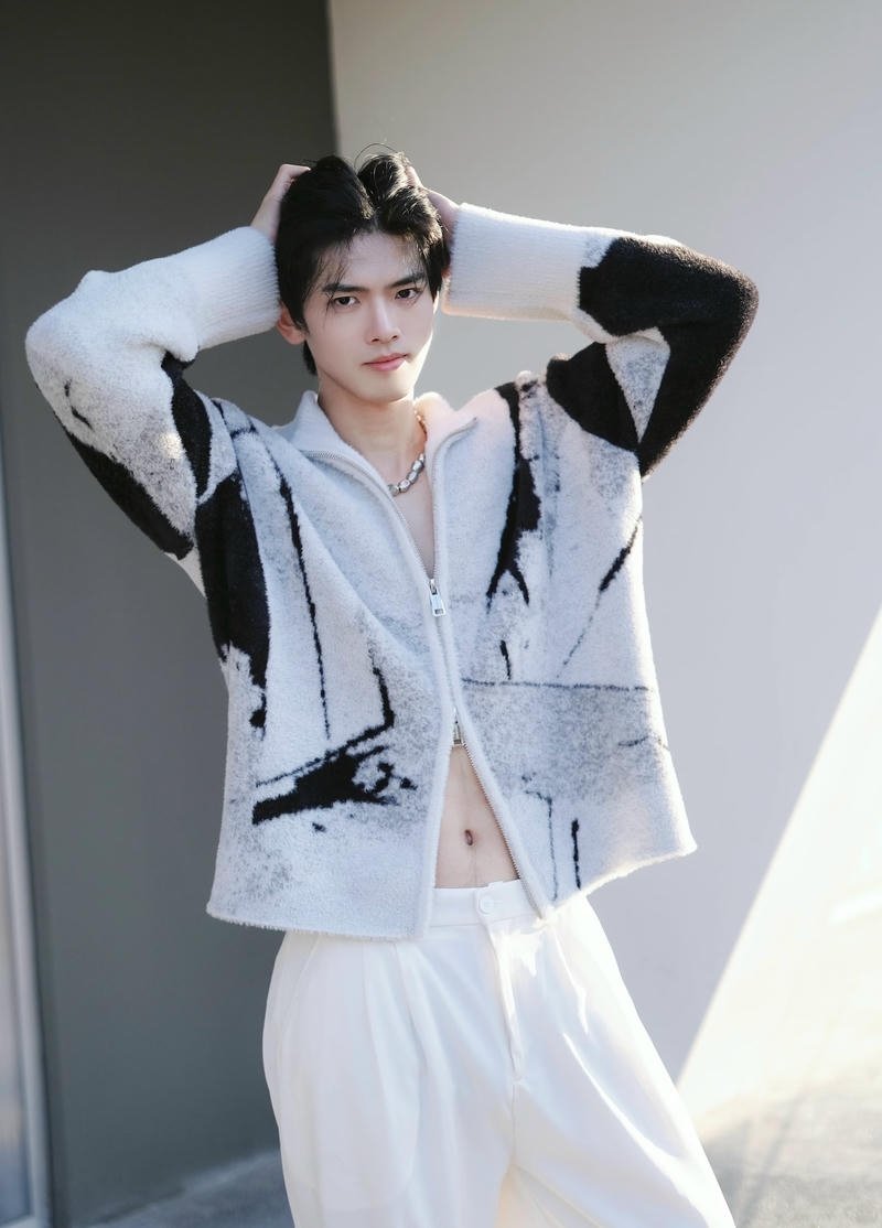 Nam thần trẻ tuổi với thần thái cool ngầu nổi bật