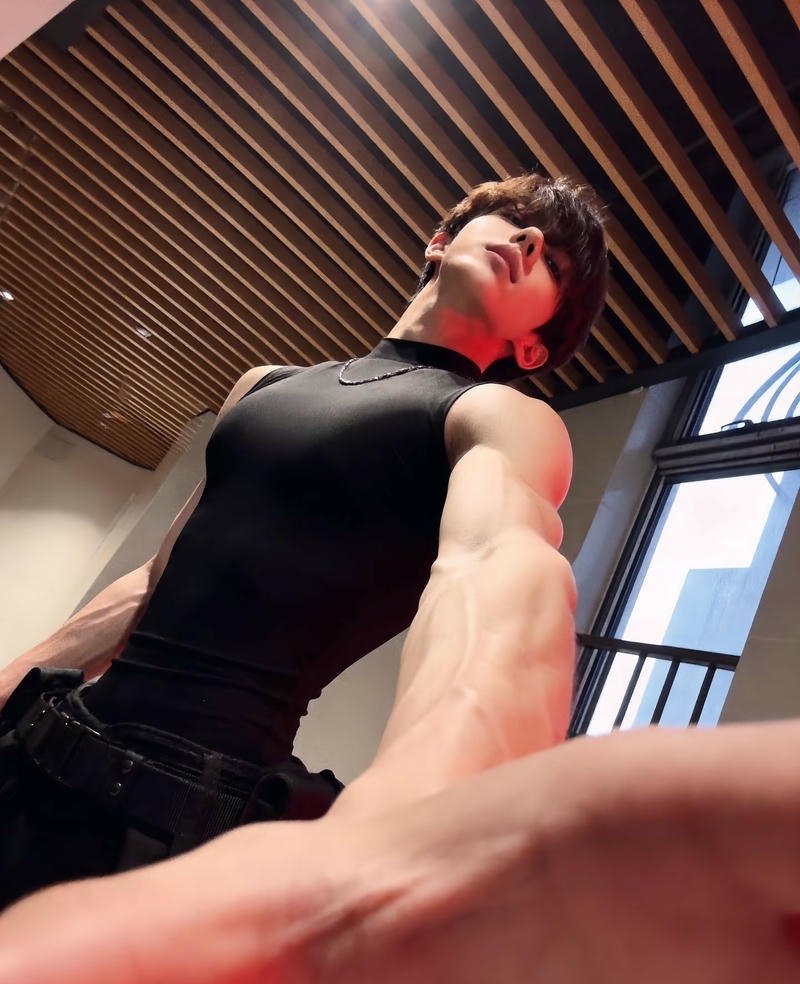 Nam thanh niên cá tính với vẻ ngoài chuẩn hot boy