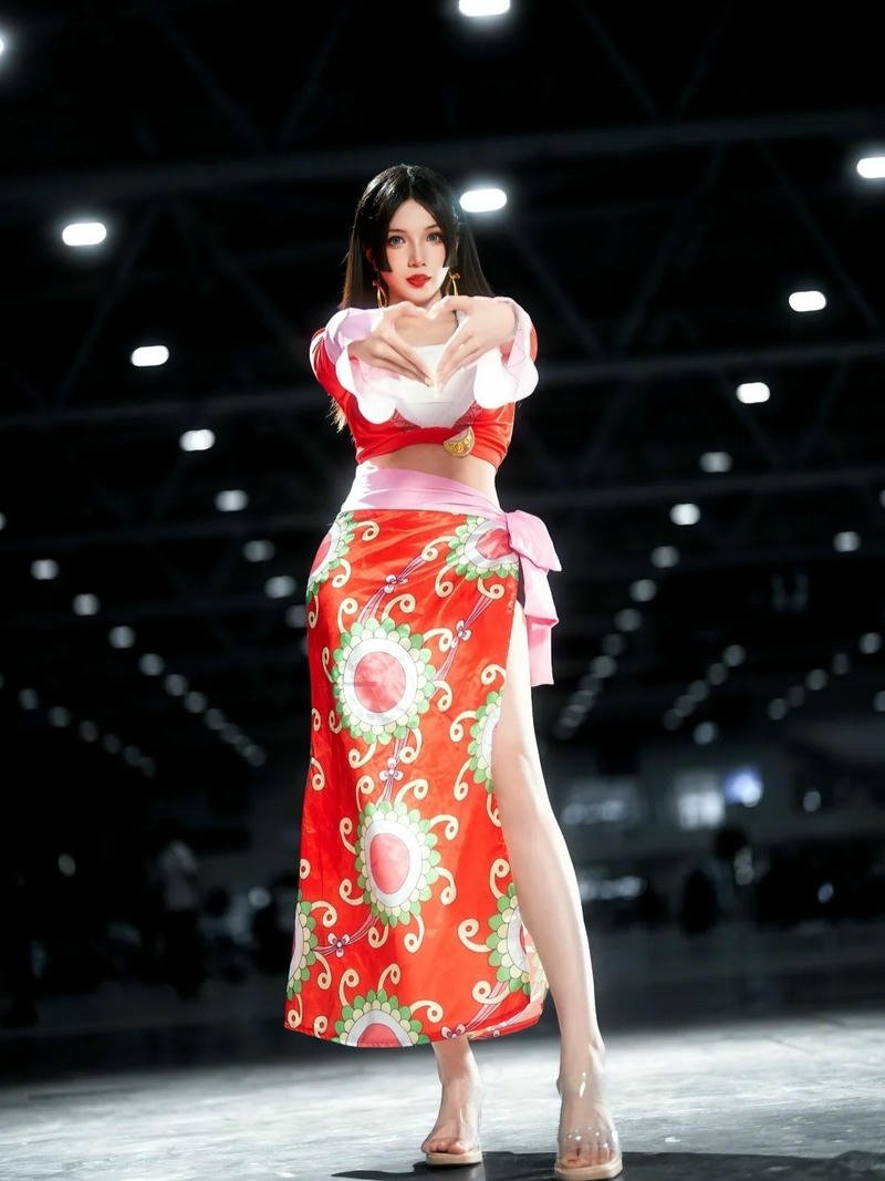 Nàng Boa Hancock cosplay diện mạo hài hòa cuốn hút