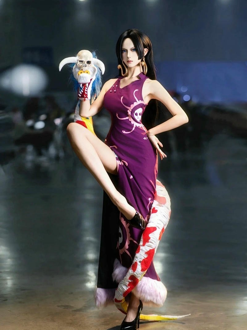 Nàng cosplay Boa Hancock ánh mắt đầy mê hoặc