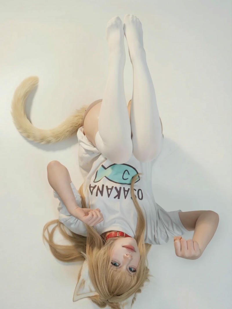 Nàng cosplay mèo ánh mắt tinh nghịch đầy thu hút