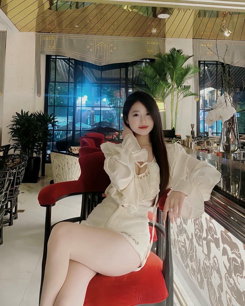 Nàng việt nam xinh với diện mạo hài hòa nổi bật