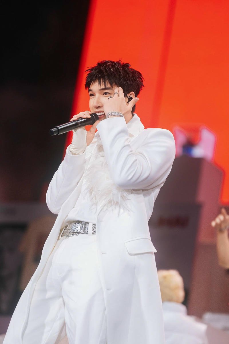 Nét cá tính trong hình nền HIEUTHUHAI ngoài đời thường