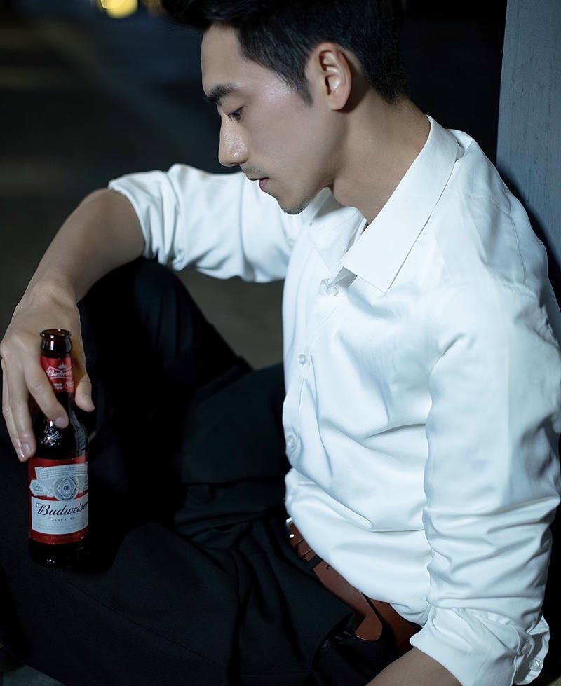 Nét cảm xúc nam buồn trong nền điện thoại