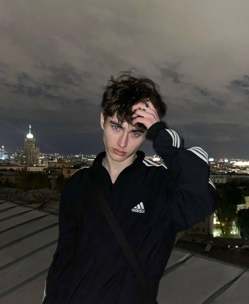 Nét cô đơn sad boy lạnh lùng hợp hình nền