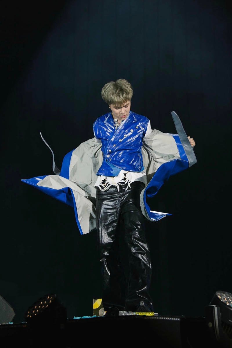 Nét cuốn hút riêng hình nền Captain Boy đời thường