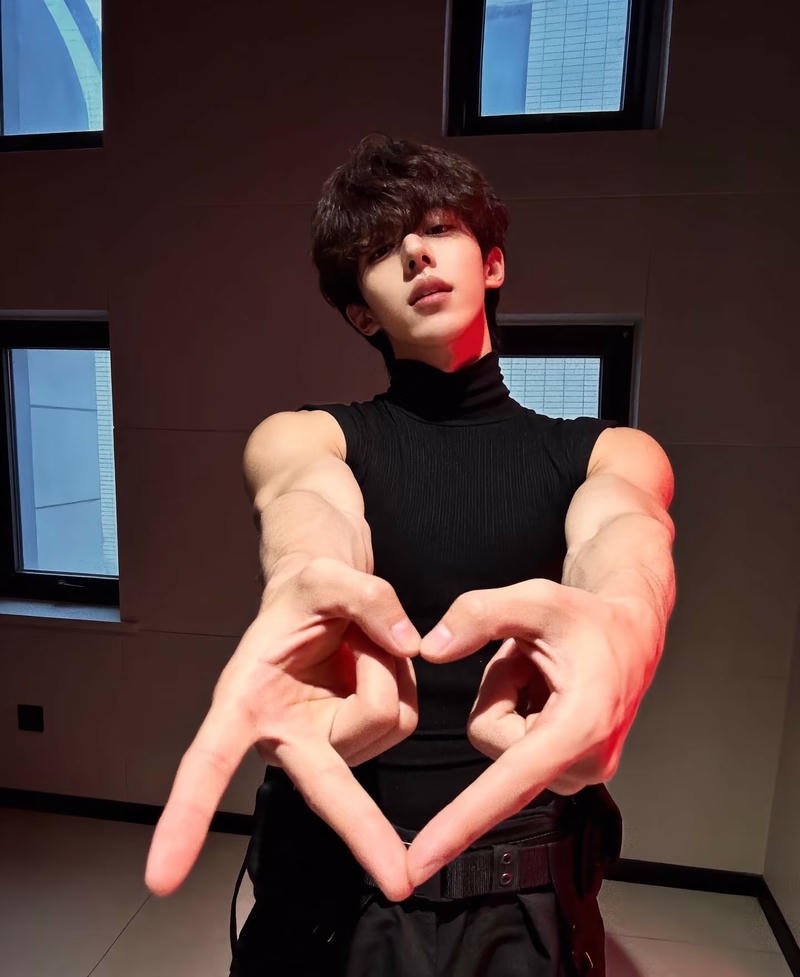 Nét đẹp nam tính nổi bật của chàng trai trẻ