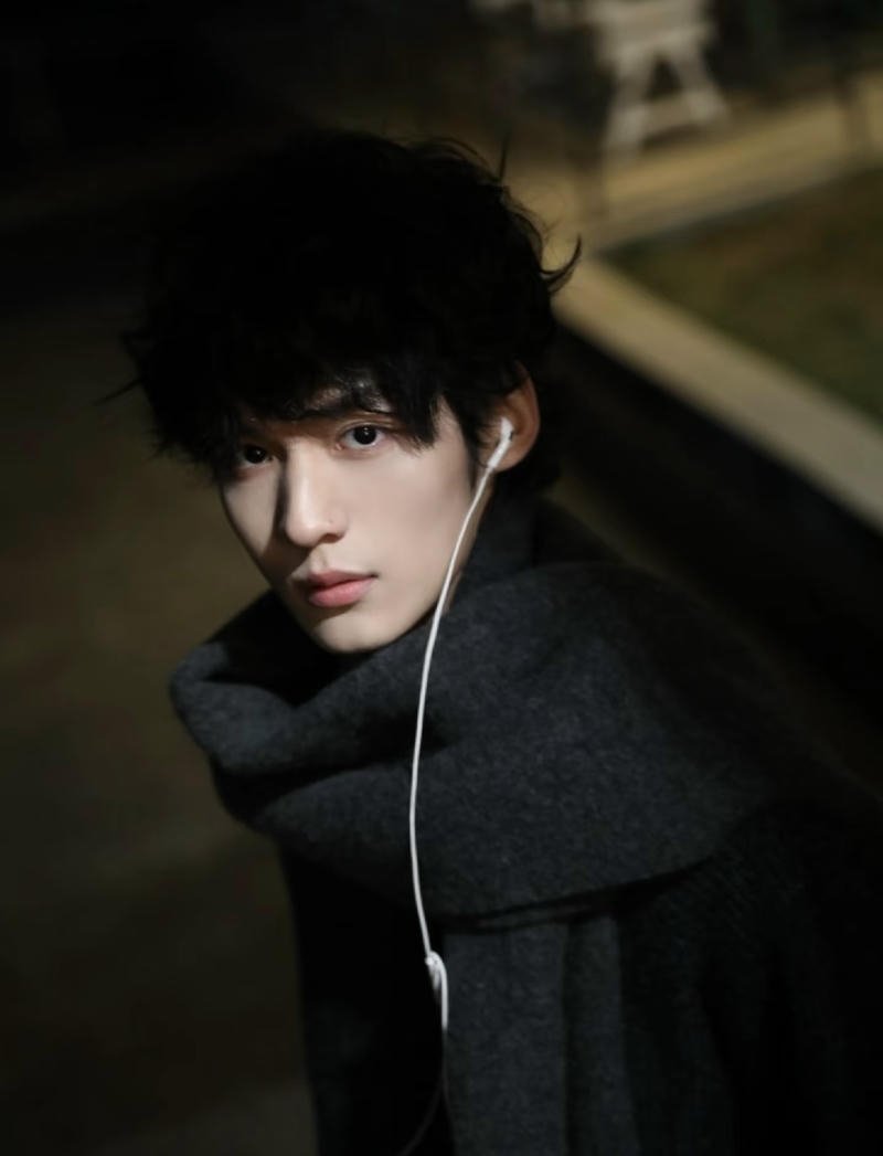 Nét mặt hài hòa của trai trẻ thế hệ 2K8