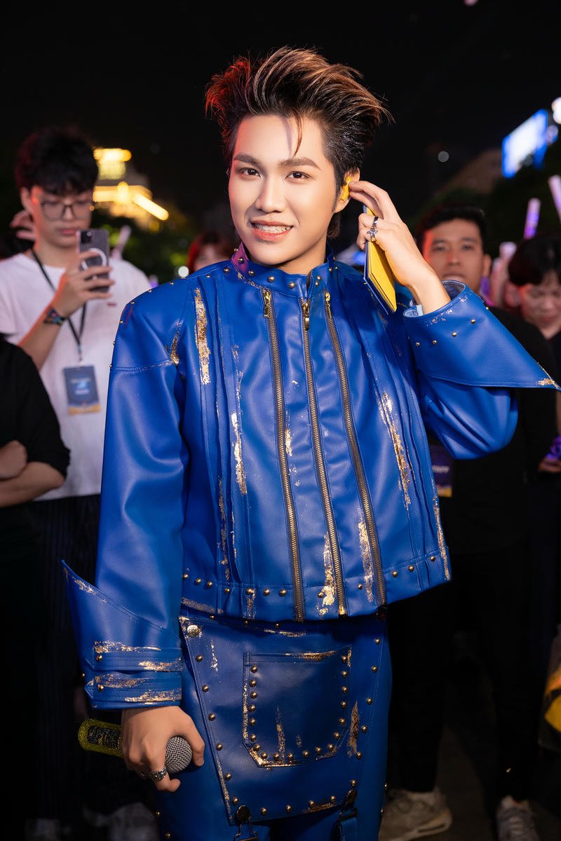 Nét riêng nổi bật trong hình nền Captain Boy ngoài đời thường