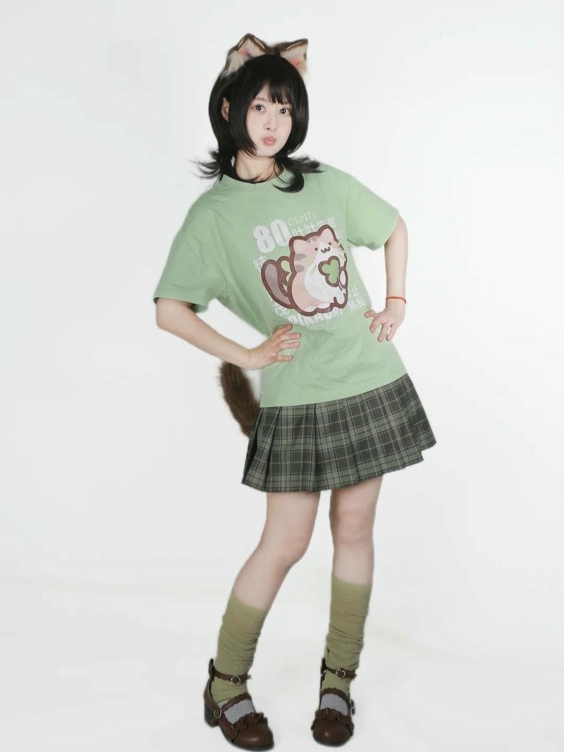 Người mẫu mèo cosplay thể hiện dáng vẻ linh hoạt