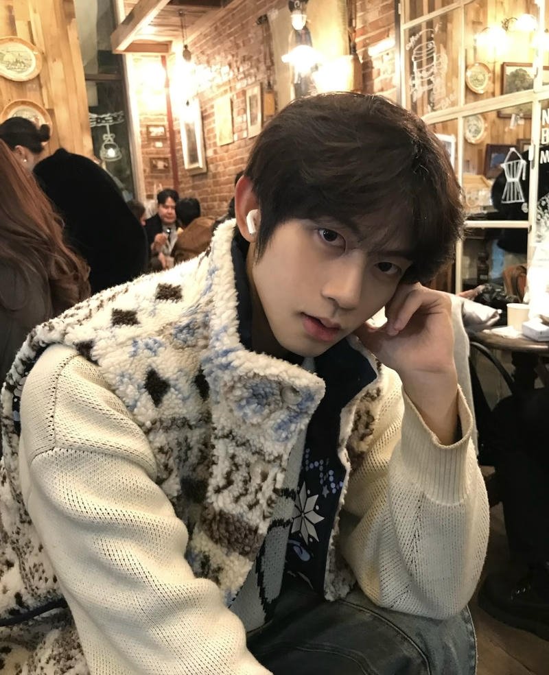 Nụ cười nhẹ của chàng trai thuộc thế hệ K7