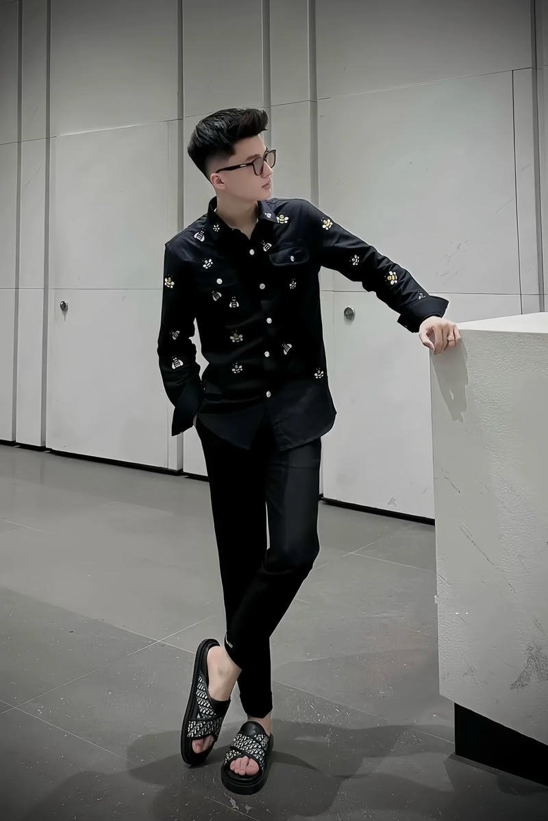 Outfit áo khoác bomber mang hình ảnh boy phố